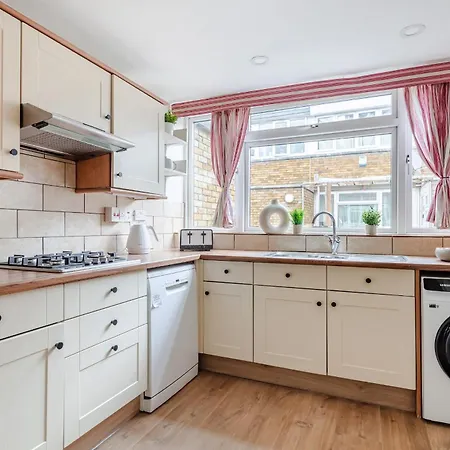 River Thames & Tate Britain - 4Br With Patio - Cityapartmentstay London Exterior photo