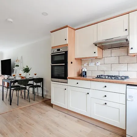 River Thames & Tate Britain - 4Br With Patio - Cityapartmentstay London Exterior photo