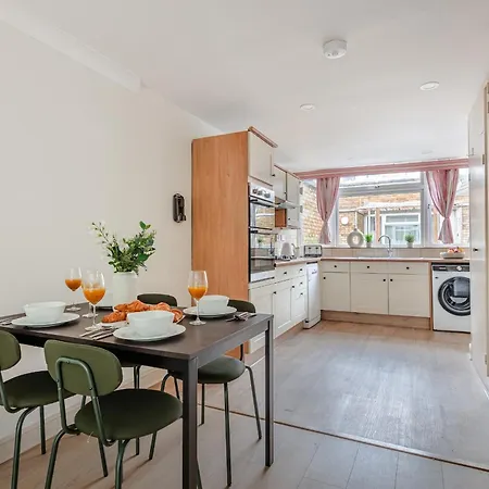 River Thames & Tate Britain - 4Br With Patio - Cityapartmentstay London Exterior photo