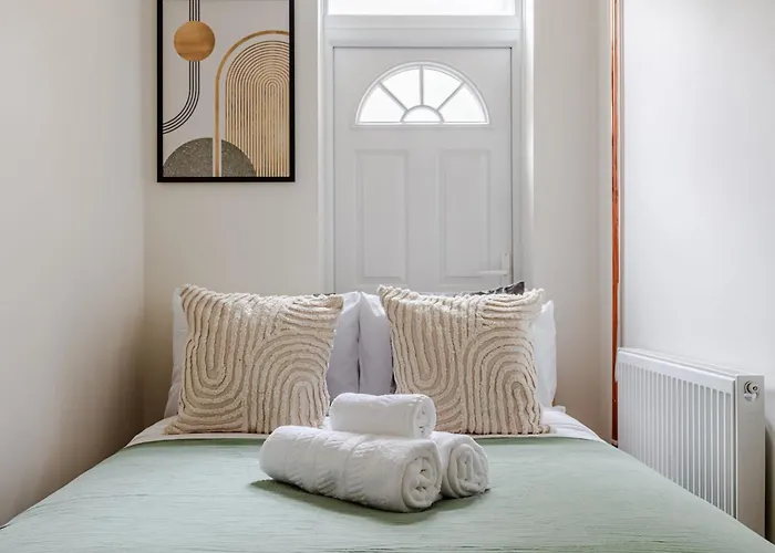 River Thames & Tate Britain - 4Br With Patio - Cityapartmentstay